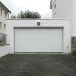 HÖRMANN Garagen-Sectionaltor L-Sicke, Oberfläche: Sandgrain weiß, Einbau mit Renovierungsblenden